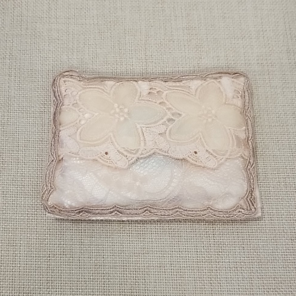 Pink lace tissue holder